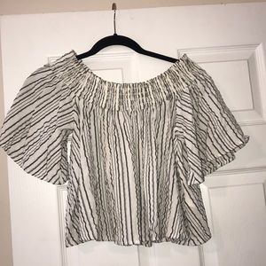 Off the shoulder top - Short sleeves